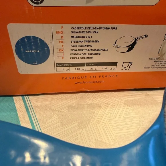 Le Creuset Blue Cast Iron Dutch Oven Casserole dish -NWT - Picture 5 of 5